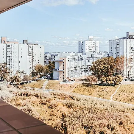 Trendy River View By Gthouse Apartment